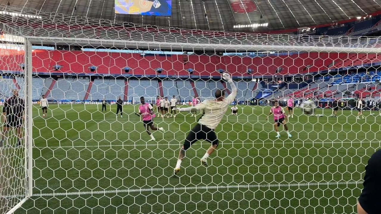clipped thumbnail - psg-champions-league-goalkeeper-spt-intl - IMG_0298.mov - 00:00:02;18