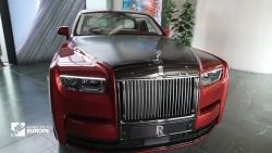 <p>Rolls-Royce CEO takes CNN's Clare Sebastian behind the scenes of a brand that's become synonymous with luxury and explains why business is booming in the custom car market. </p>