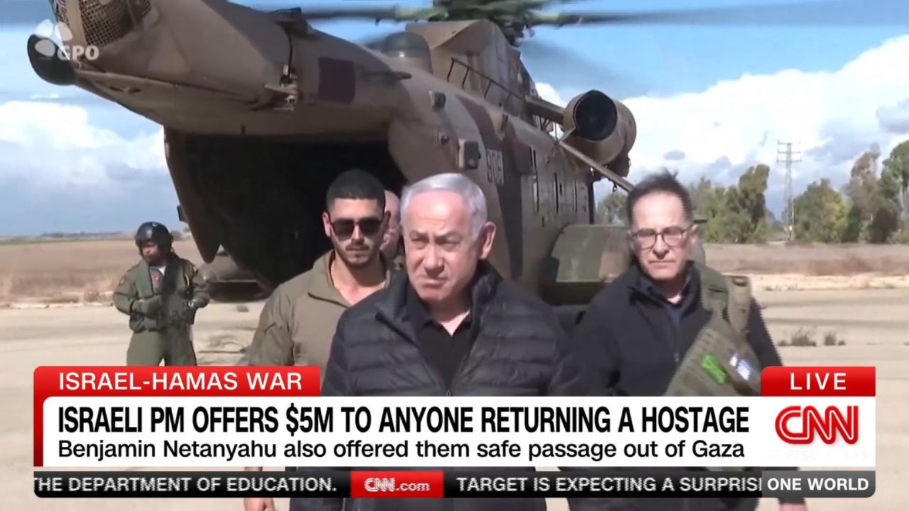 <p>CNN's Nic Robertson reports some families of Israeli hostages are fuming at the Israeli prime minister's new plan.</p>