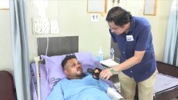 <p>Vishwash Kumar Ramesh, el único sobreviviente confirmado del vuelo de Air India con 242 personas a bordo, habló desde la cama de un hospital para Doordarshan, la televisión pública de la India y relató lo que sucedió y cómo logró escapar a pie del avión.</p>