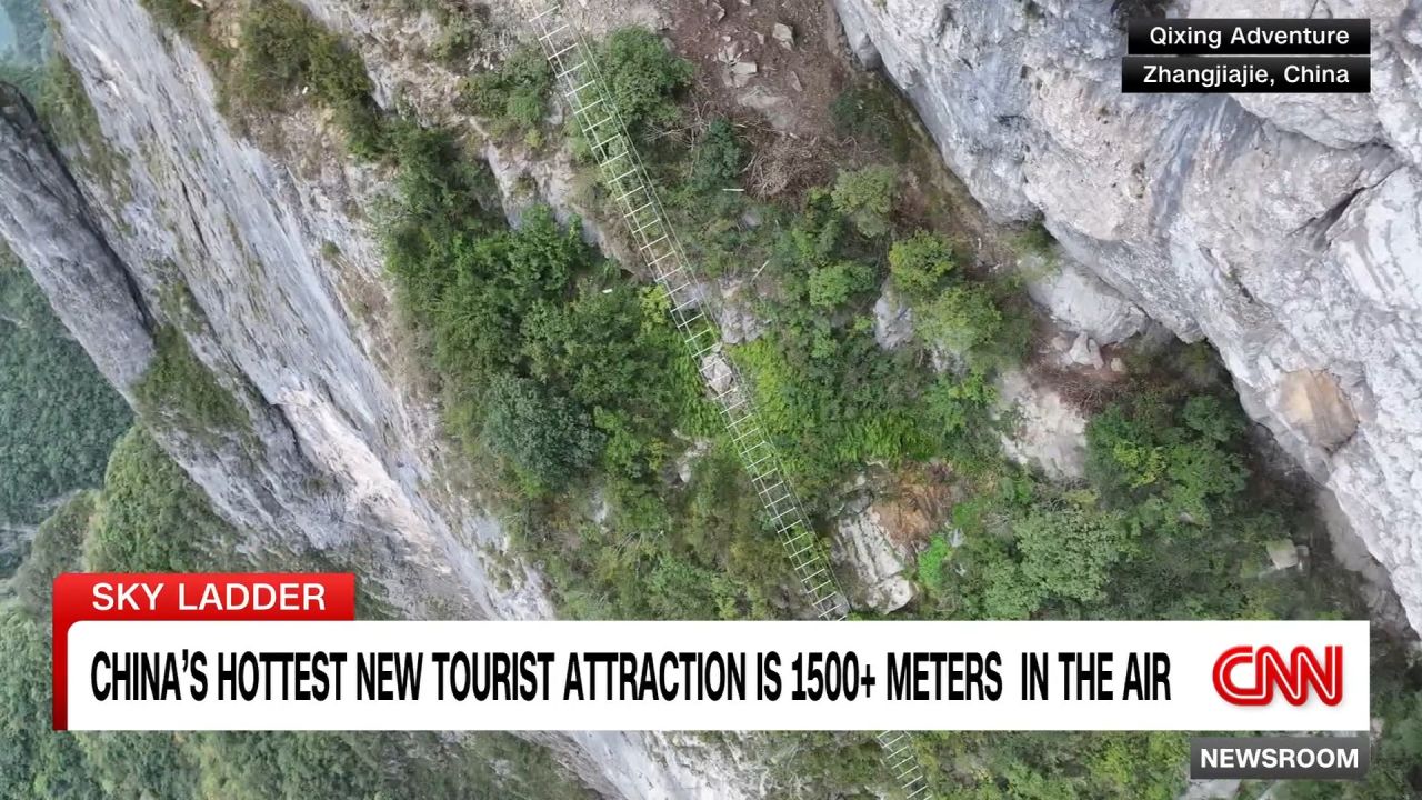 chinas-hottest-new-tourist-attraction-is-5000-feet-in-the-air