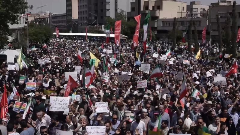 Video: Protester in Tehran addresses message to Trump