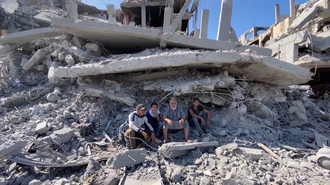 <p>CNN's Jeremy Diamond speaks with Palestinians returning to Gaza to find their homes and possessions destroyed following the announcement of a ceasefire. </p>