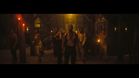 <p>La víspera de Halloween está cada vez más cerca, y para quienes disfrutan de las “noches de terror”, tendrán de vuelta la galardonada película “Sinners”, que regresará a las pantallas de cine a partir del 30 de octubre. La actriz Tessa Thompson recibirá el tributo “Spotlight” en la entrega de los Premios Gotham, que se realizarán el 1 de diciembre. Los fans de “K-pop Demon Hunters” podrían tener a sus personajes favoritos gracias a la colaboración prevista entre Netflix, Hasbro y Mattel para lanzar muñecas, figuras de acción y más artículos de colección y mercancía oficial. Lynn Franco con las noticias de entretenimiento del Minuto Hollywood.</p>