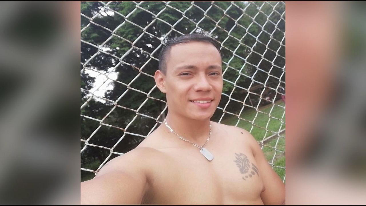 <p>Miguel Cárdenas viajó a Ucrania en busca de una oportunidad de trabajo y se unió a las tropas ucranianas, pero cayó en la línea de fuego y fue detenido por las tropas rusas. Ahora su familia pide apoyo del Gobierno de Colombia para que Cárdenas vuelva a su hogar.</p>