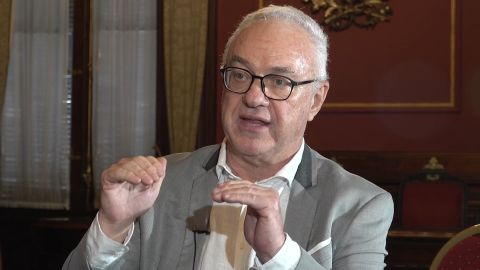 <p>Este 1 de marzo, Uruguay tendrá un nuevo gobierno que busca seguir con la visión del expresidente José Mujica. Yamandú Orsi asumirá la presidencia y, junto con él, Mario Lubetkin, será designado como nuevo canciller. “Vamos a buscar la mejor relación con todos los países del mundo”, afirmó Lubetkin.</p>