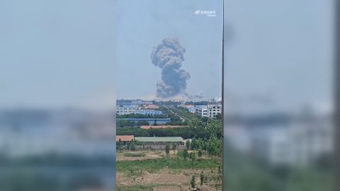 clipped thumbnail - explosion-planta-quimica-china-cafe-tv - CNN ID 21654126 - 00:00:20;20