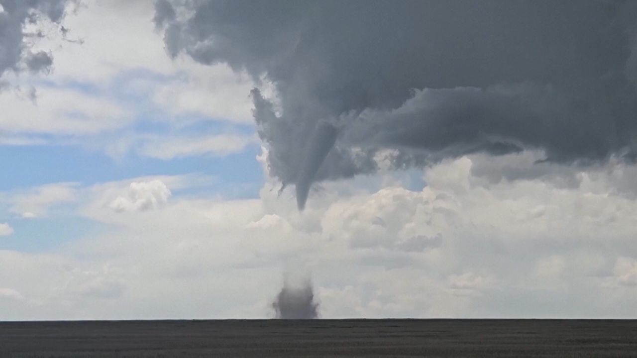 clipped thumbnail - tornado-bennett-colorado-cafe-tv - CNN ID 21634838 - 00:00:18;26