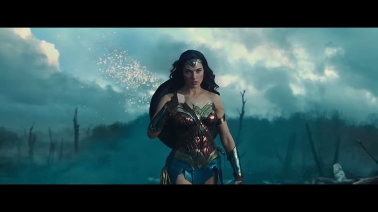 <p>James Gunn reveló en una entrevista que están trabajando en un nuevo guion de “Wonder Woman”. La rapera Ice Spice se une a la próxima película de “Bob Esponja”. Pedro Pascal y Joaquin Phoenix se enfrentan en el "western" moderno “Eddington”. Clara López con las noticias de entretenimiento del Minuto Hollywood.</p>