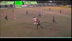 <p>Hace unos días Ezequiel Ojeda, jugador amateur del fútbol argentino, se dibujó una pintura de gol con su equipo Alumni en el encuentro frente a Atlético y Tiro por la liga de fútbol de Reconquista. Ojeda hizo varias jugadas en medio de la cancha antes de sacar un tiro largo que terminó en las redes. Vale la pena verlo una y otra vez. </p>