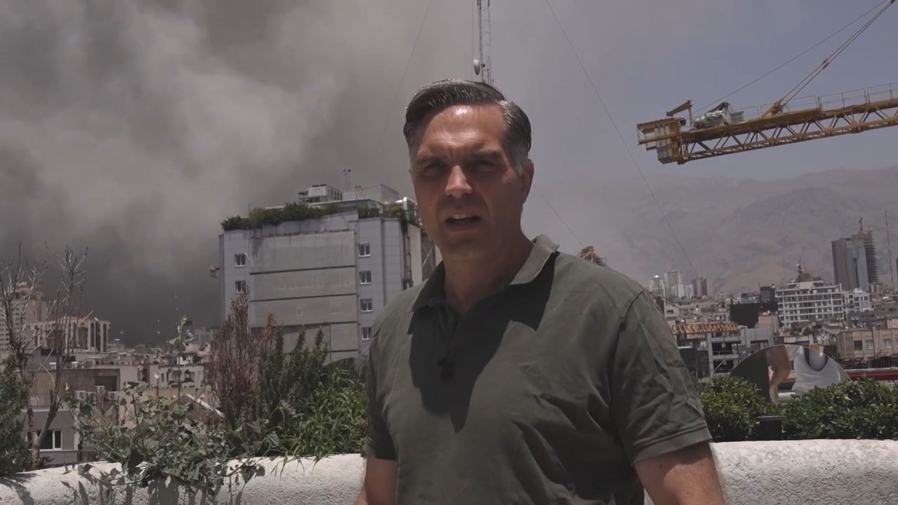 <p>Major Israeli airstrikes have rocked the north of Tehran on Monday. CNN's Fred Pleitgen shows the aftermath on the attack.</p>