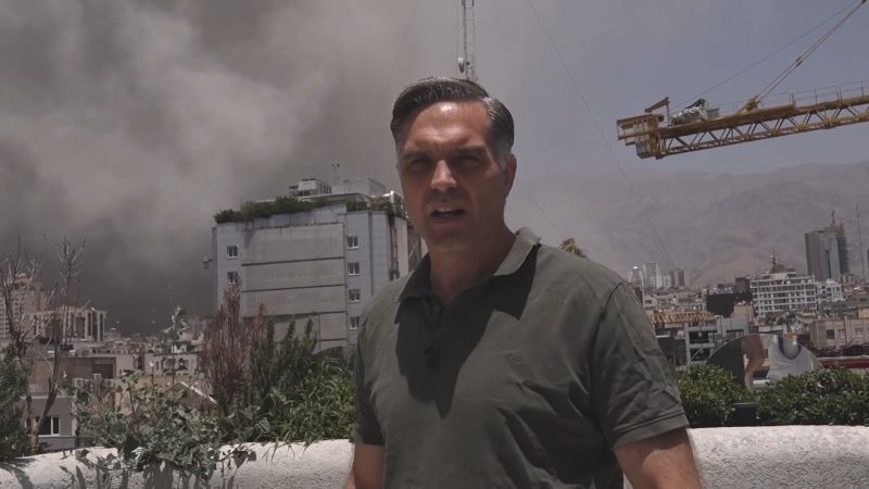 CNN team witnesses Israeli airstrikes in Tehran