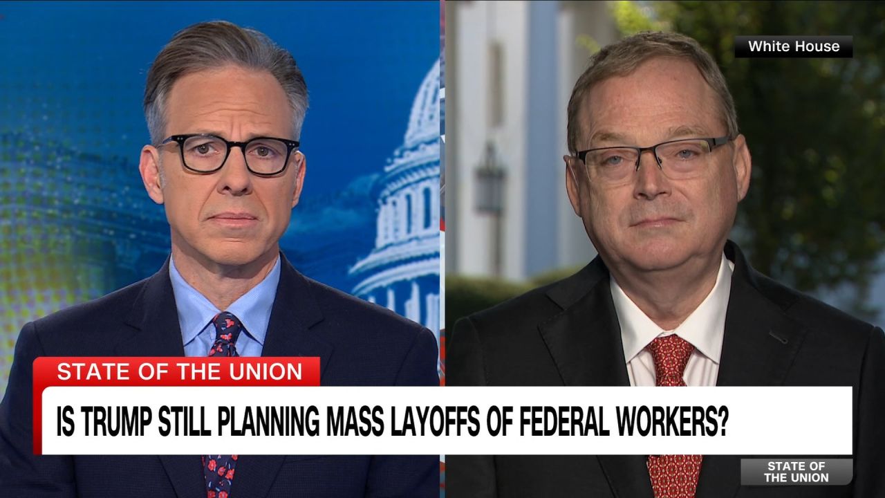 clipped thumbnail - kevin-hassett-economic-adviser-threatens-layoffs-if-government-shutdown-negotiations-go-nowhere - CNN ID 22004116 - 00:00:24;14