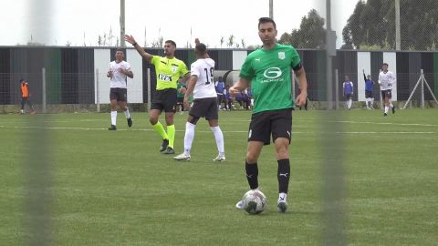 <p>No es un estadio lleno ni un clásico del fútbol uruguayo, pero el Deportivo LSM, fundado por Messi y Suárez, logra algo único: aunque juega en la cuarta división, cada fin de semana convoca multitudes y genera furor en redes sociales.</p>