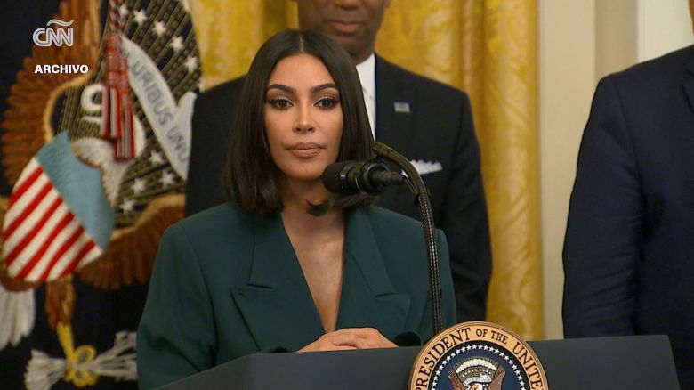 <p><strong>Kim Kardashian hace un llamado de concientización frente a los momentos de zozobra y agitación que se viven en su ciudad: Los Angeles. Juan Carlos Arciniegas nos dice cuál es su mensaje.</strong></p>