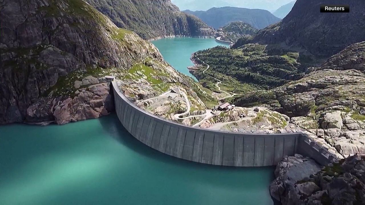 <p>President Donald Trump and many other world leaders are scaling back pro-climate policies. Yet, as Fareed explains, the planet is getting greener — despite their efforts.</p>