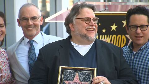 <p>El director ganador del Oscar, Guillermo del Toro, le dijo al medio NPR que no estaba interesado en el uso de inteligencia artificial en sus películas. McKenna Grace impresiona con su actuación en “Regretting You”. La película basada en la novela de Colleen Hoover ya se encuentra en cines. Lynn Franco con las noticias de entretenimiento del Minuto Hollywood.</p>