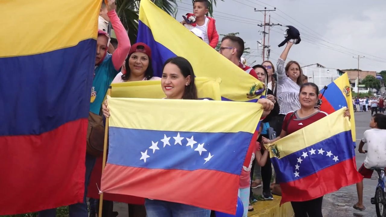 <p>El pulso político en Venezuela se intensifica cuando falta un mes para las elecciones presidenciales del 28 de julio. Ese día, los electores decidirán el futuro del país para los próximos seis años. Un proceso que, según la oposición, ha estado marcado por las dudas sobre las condiciones electorales. Osmary Hernández tiene el informe.</p>