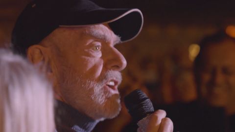 <p>Lynn Franco presenta las noticias de entretenimiento en el Minuto Hollywood. Diamond canta “Sweet Caroline” en una función de “A Beautiful Noise: The Neil Diamond Musical”. Andrew Garfield se une a Luca Guadagnino en “Artificial”. Y una serie de maratones de videojuegos logra recaudar más de US$ 2.4 millones para Médicos sin Fronteras.</p>