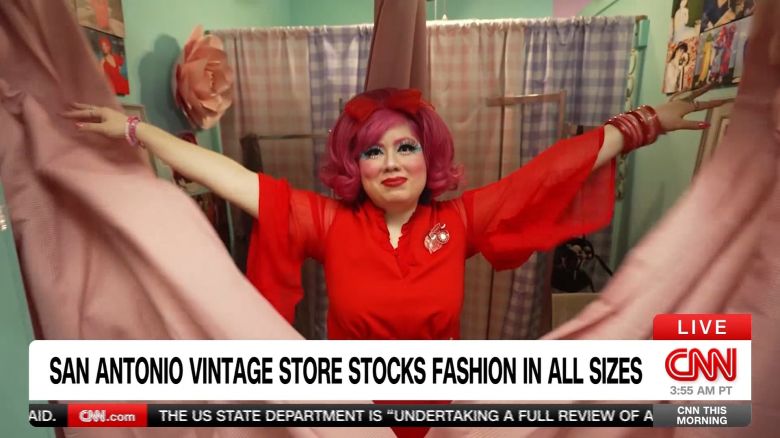 <p>Hello Tallulah showcases vintage fashion in all sizes</p>